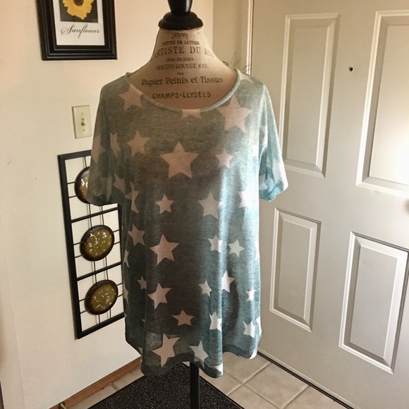 Collection L Tops - 🌻🌻 Starry shirt